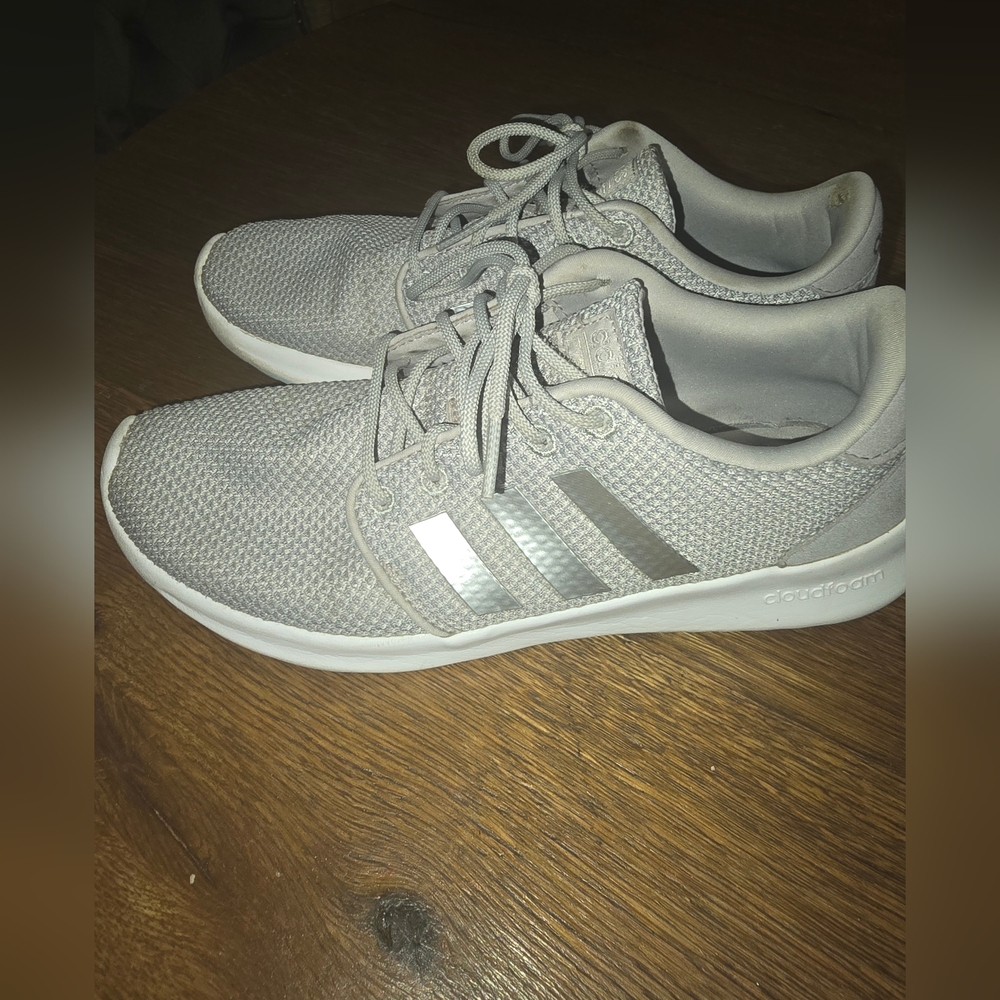 Adidas Women's Light Gray Sneakers